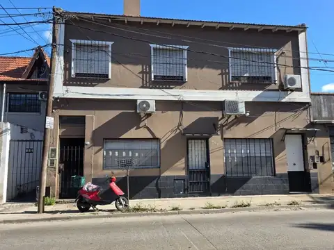 Casa en PH al contrafrente de 3 ambientes en dos plantas.