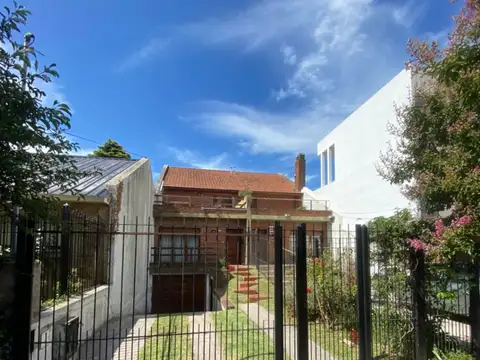 VENTA. CHALET 4 AMB CON DEPENDENCIA. PUNTA MOGOTES. MAR DEL PLATA 