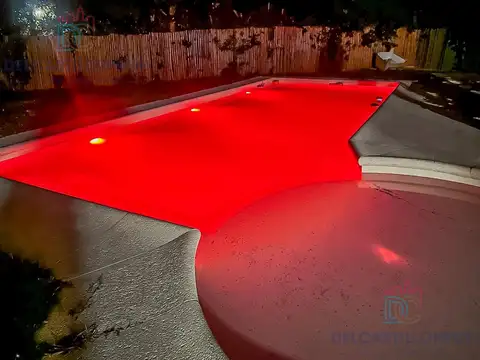 Casa en Alquiler con 2 cocheras