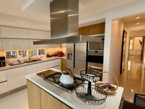 Casa en Venta en El Cantón - Barrio Islas, USD 560.000