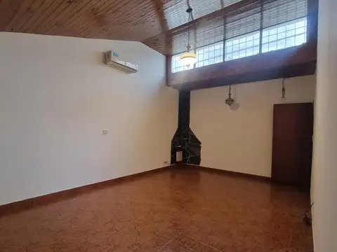Casa 6 ambientes con 1 baño