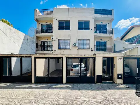 Venta Departamento 2 Ambientes Con Cochera Y Patio Apto Credito