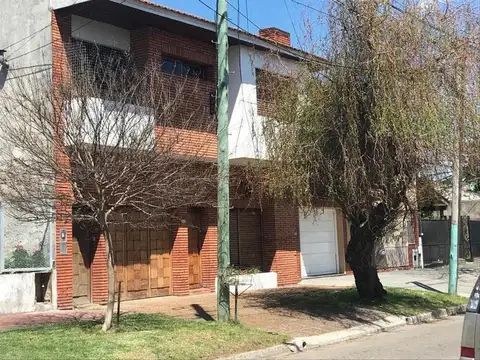 Dúplex  en Banfield con cochera cubierta