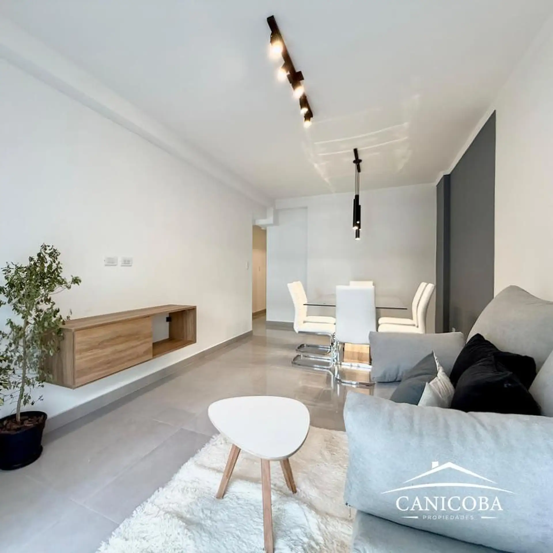 Departamento de 3 ambientes en un cuarto piso, reciclado