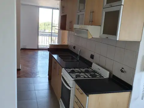 Alquilo departamento 2 dormitorios  con cochera