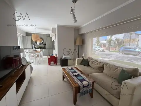 Casa 4 ambientes con 3 baños
