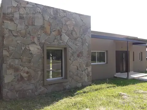 Casa en Alquiler con 1 cochera