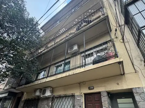 VENTA- Departamento en planta baja de 3 amb c/ Patio -