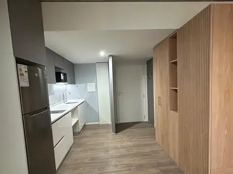 Alquiler Monoambiente con balcón en piso 4 - Quartier del bajo - Full amenities