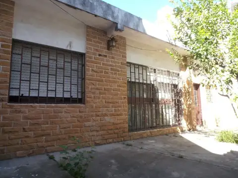 Casa con local sobre avenida RETASADO OPORTUNIDA MUY BUEN PRECIO