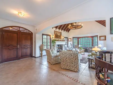 Casa 5 ambientes con 3 baños