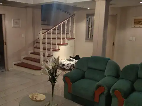 Casa 5 ambientes con 6 baños