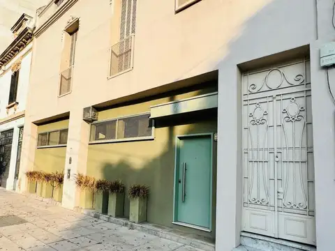 Excelente edificio comercial con salida a dos calles