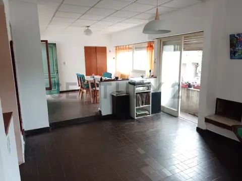 PH en esquina 4 amb con terraza, entrada independiente y sin expensas – Ramos Mejía. Apto Credito