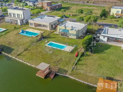 Casa en San Sebastián AL AGUA A11  OPORTUNIDAD DE VALOR   MB