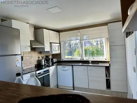 Casa 8 ambientes con 4 baños