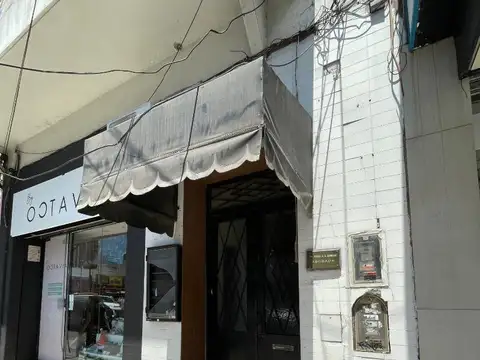 Hipolito Yrigoyen 20 , Piso 1