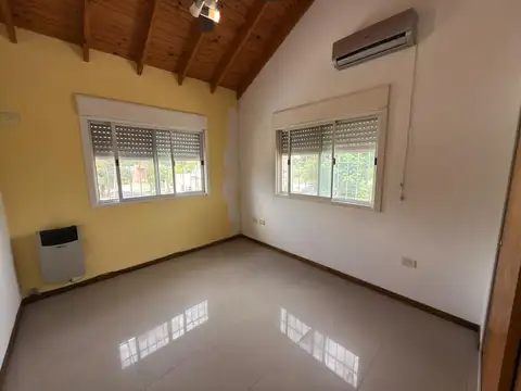 Depto. en planta alta con cochera.