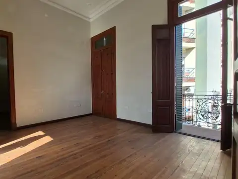 Casa 10 ambientes con 3 baños