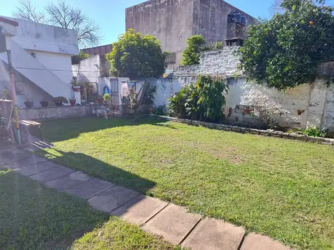 Casa de 3 dormitorios con patio en venta - Jorge Cura- Permuta