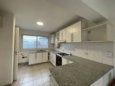 Casa en Alquiler con 1 cochera