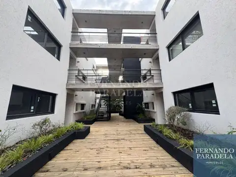 Departamento en venta de 3 dormitorios c/ cochera en Parque Leloir