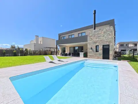 Venta casa c/ amarra - Barrio Náutico El Canal - Villanueva