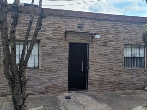 CASA 4 AMBIENTES VENTA EN LOMAS DE ZAMORA