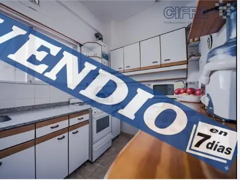 PH en 2do piso por escalera de 2 ambientes con balcón en Villa Pueyrredon. Terraza de uso común
