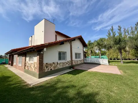 Casa en Venta con 2 cocheras