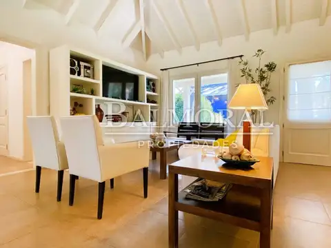 Casa 4 ambientes con 4 baños