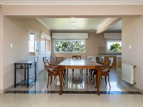 CASA VENTA TRES CERRITOS CON PILETA ZONA SPORTING