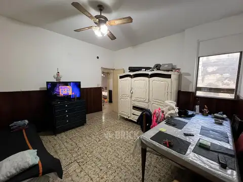 (A REFACCIONAR) PH EN LAGUNA AL 500 - GRAN PATIO BAÑO COMPLETO COCINA COMEDOR