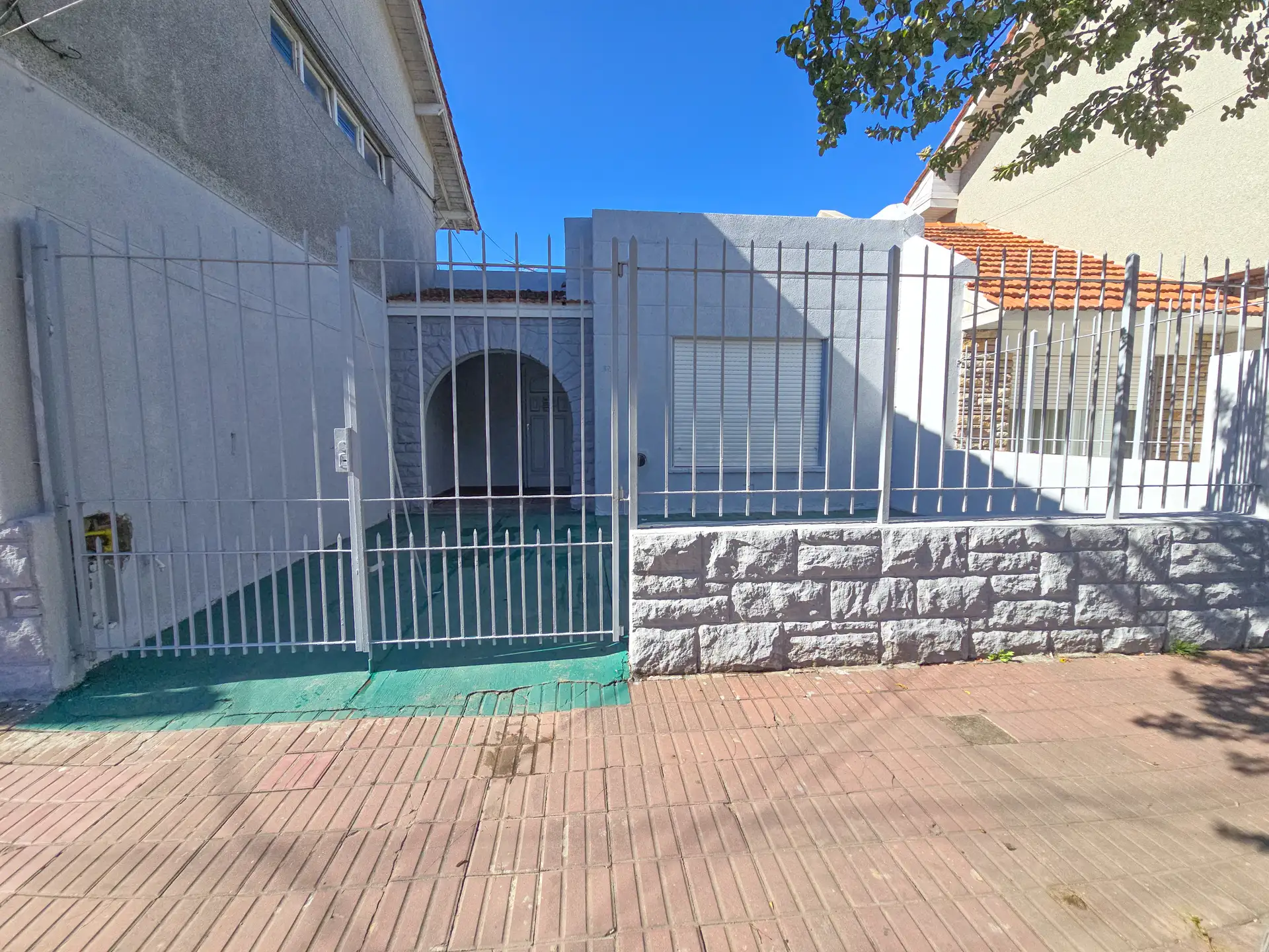 Chalet PH frente 3 amb. c/patio y e/ de auto - 12 de Octubre y Galicia