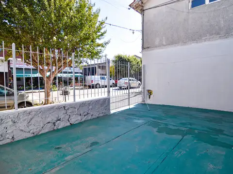 Chalet PH frente 3 amb. c/patio y e/ de auto - 12 de Octubre y Galicia