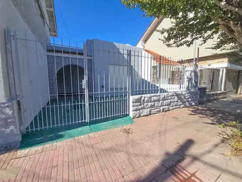 Chalet PH frente 3 amb. c/patio y e/ de auto - 12 de Octubre y Galicia