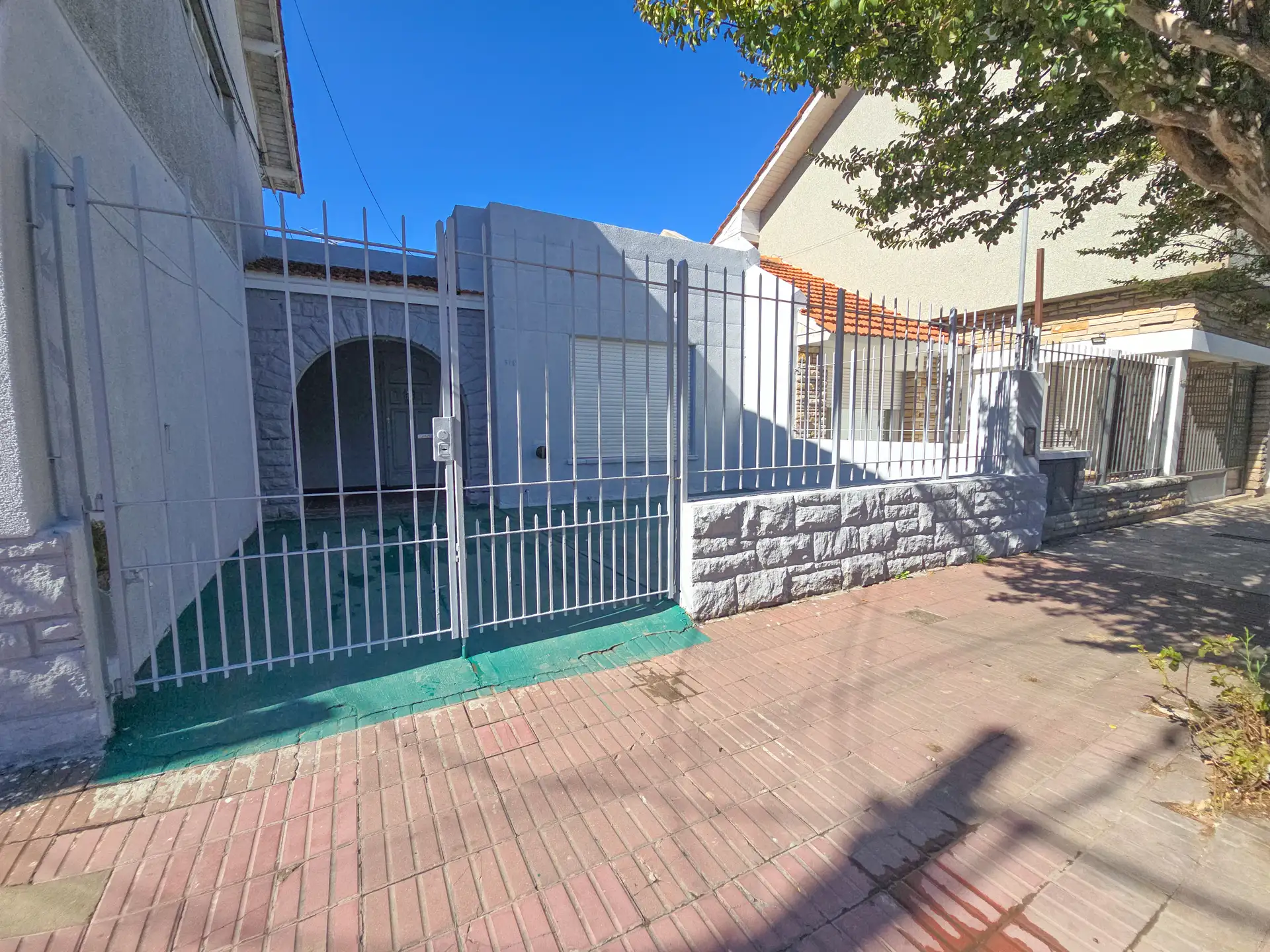 Chalet PH frente 3 amb. c/patio y e/ de auto - 12 de Octubre y Galicia