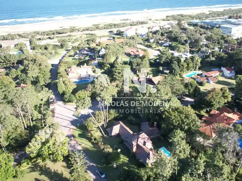 Hermosa mansión en Golf de 6 dormitorios , Punta del Este