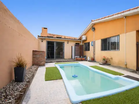 Casa 9 ambientes con 2 baños