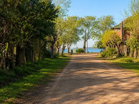 ¡Venta de casa en Laguna de Lobos a escasos metros de la Costanera! Calle 35 entre Avda Costanera y Calle 4
