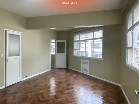 Precio + Iva - Excelente oficina en esquina