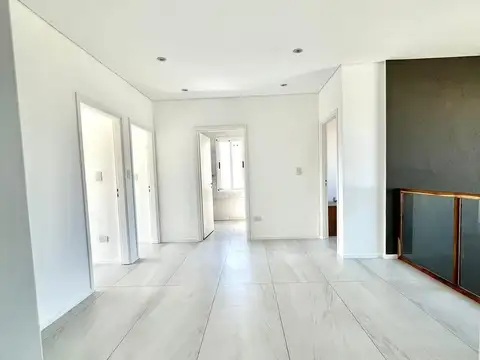 Casa 5 ambientes con 4 baños