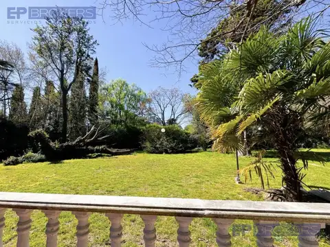 Casa en Venta con 5 cocheras