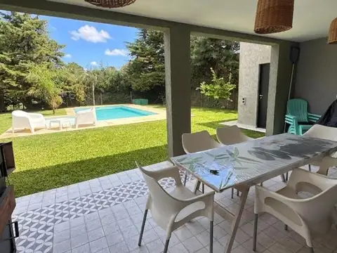 Casa en Venta con 2 cocheras