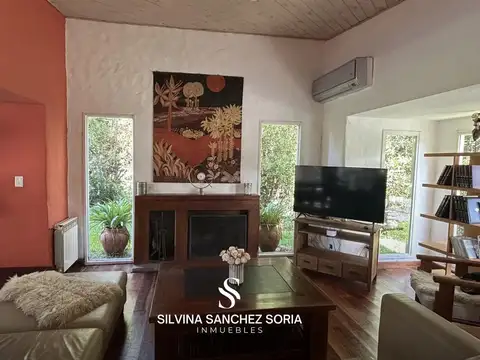 Casa 5 ambientes con 2 baños