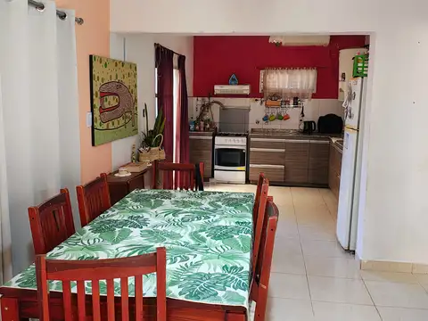 Casa 4 ambientes con 2 baños