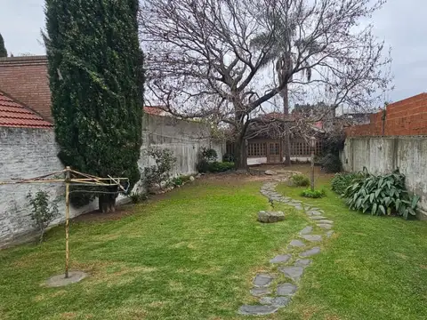 Casa en Venta con 3 cocheras