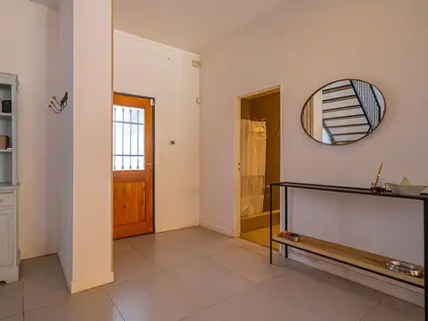 VENTA CASA 4  AMBIENTES TOTALMENTE RECICLADA
