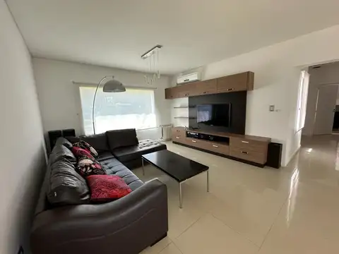 Casa en Venta en Juana Koslay, USD 450.000