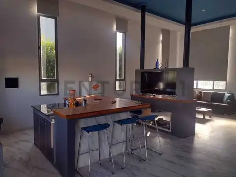 Casa en Alquiler de 3 dormitorios